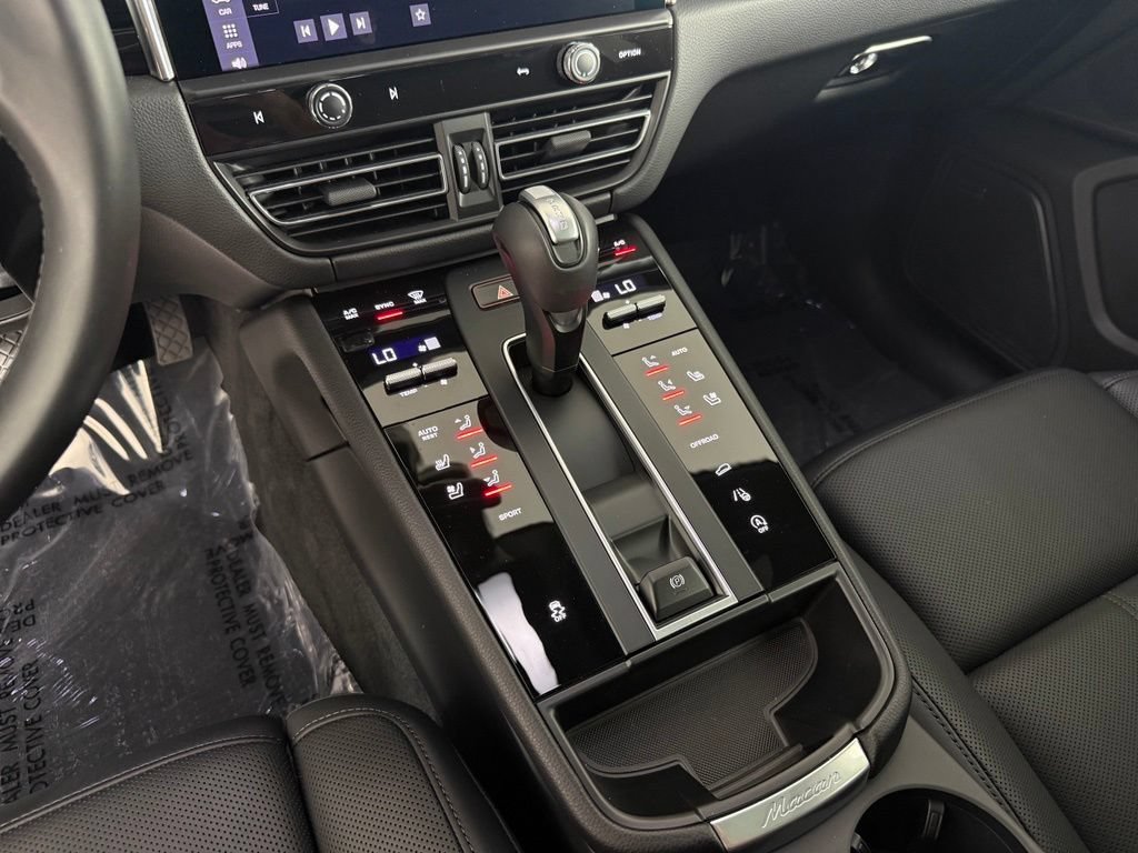 Certified 2026 Porsche Macan AWD/4WD image 24