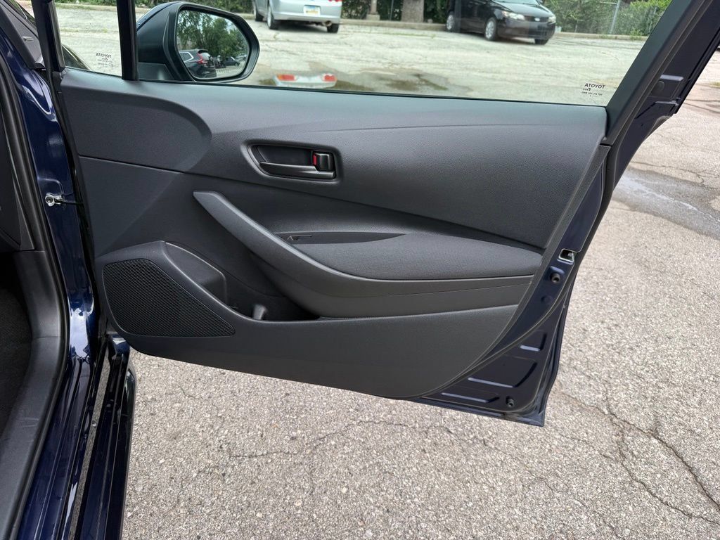 Used 2025 Toyota Corolla LE FWD image 43