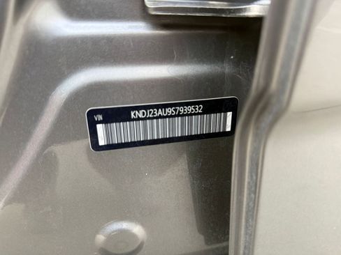 Used 2025 Kia Soul LX w/ LX Technology Package image 24