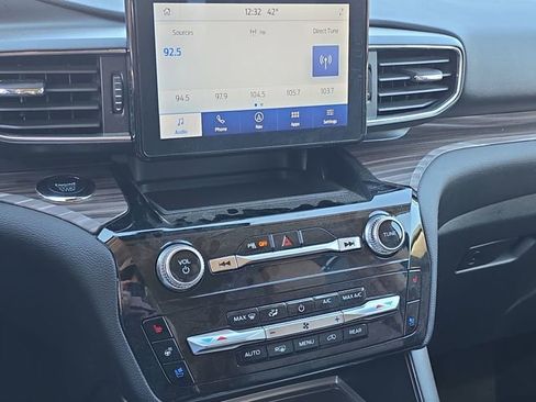 Used 2024 Ford Explorer Limited AWD/4WD image 16