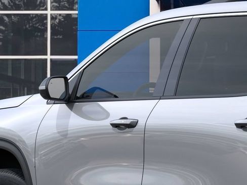 New 2026 Chevrolet Traverse LT w/ Driver Confidence Package FWD image 12