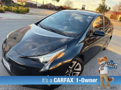 Used 2016 Toyota Prius Three Touring image 2