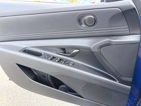 New 2025 Hyundai Elantra SEL FWD image 13