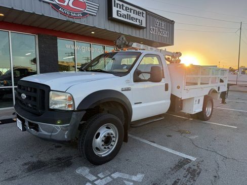 Used 2007 Ford F550 2WD Regular Cab Super Duty image 2