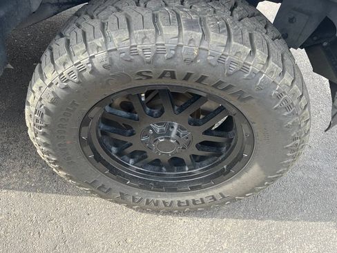 Used 2022 RAM 1500 Big Horn w/ Night Edition AWD/4WD image 4