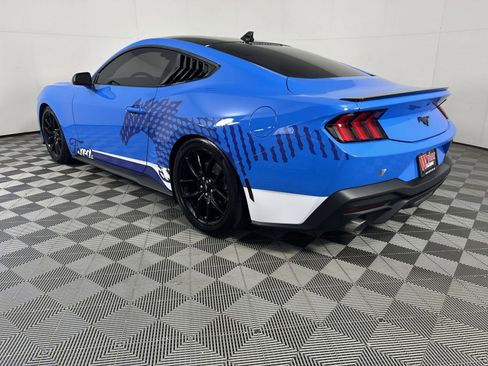 Used 2025 Ford Mustang Coupe image 9