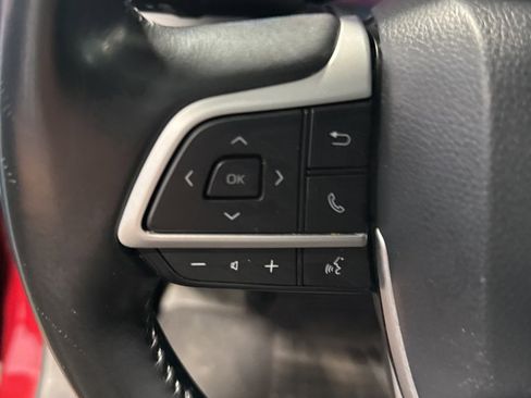 Used 2022 Toyota Highlander LE image 39