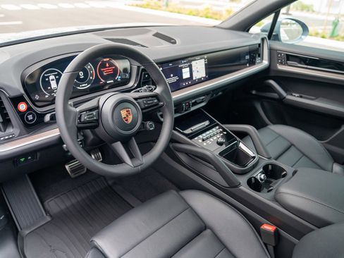 New 2026 Porsche Cayenne S image 4