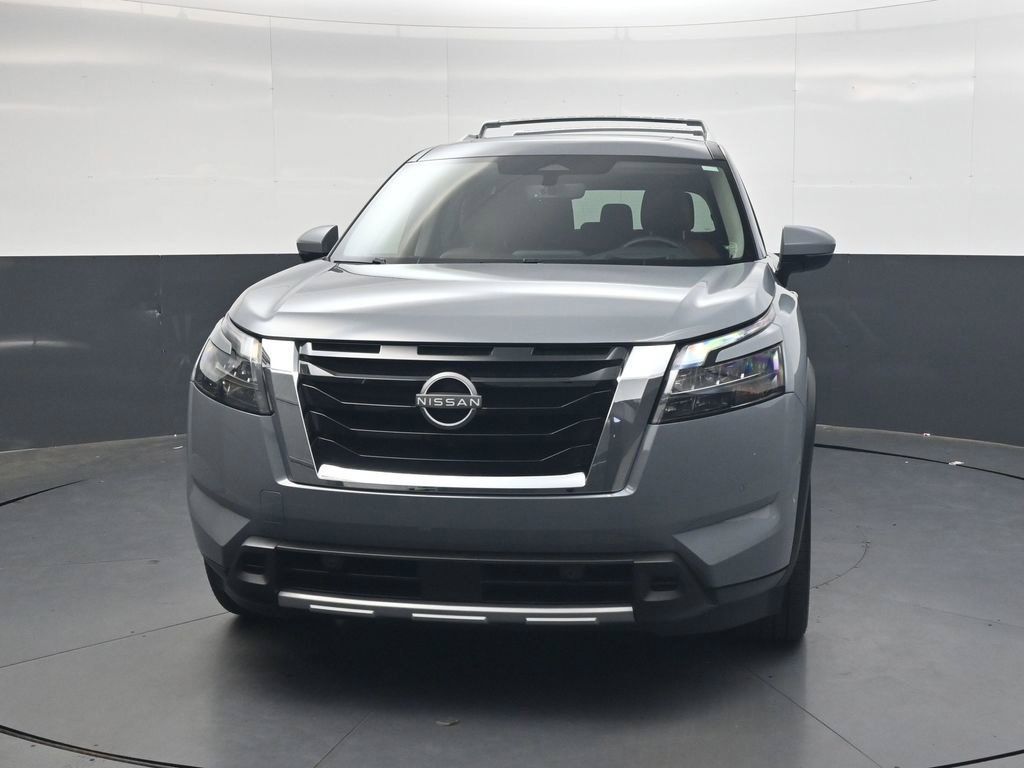 Certified 2025 Nissan Pathfinder Platinum w/ Cargo Package AWD/4WD image 14