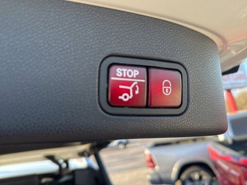 Used 2015 Mercedes-Benz GL 550 4MATIC image 21