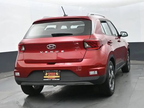 Used 2025 Hyundai Venue SEL FWD image 8