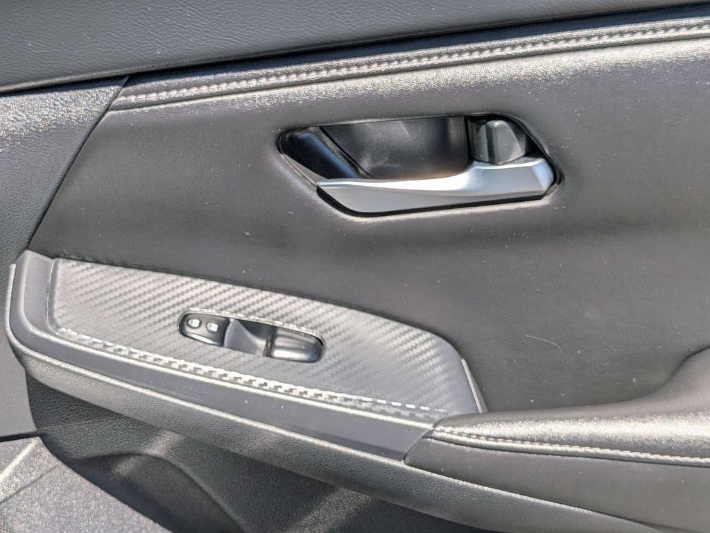 Used 2025 Nissan Sentra SV FWD image 33