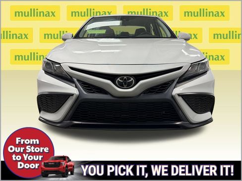 Used 2023 Toyota Camry SE FWD image 2