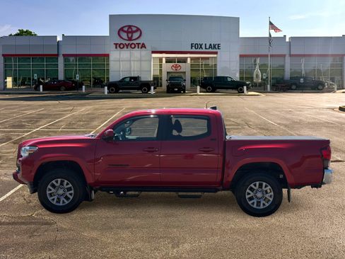 Used 2019 Toyota Tacoma SR5 AWD/4WD image 2