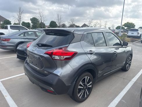 Used 2020 Nissan Kicks SR w/ SR Premium Package FWD image 3