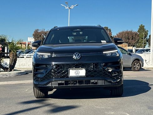 New 2026 Volkswagen Tiguan SE R-Line FWD image 3