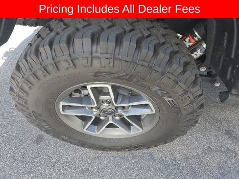 Used 2025 Jeep Gladiator Mojave AWD/4WD image 9