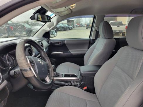 Used 2020 Toyota Tacoma SR5 image 9