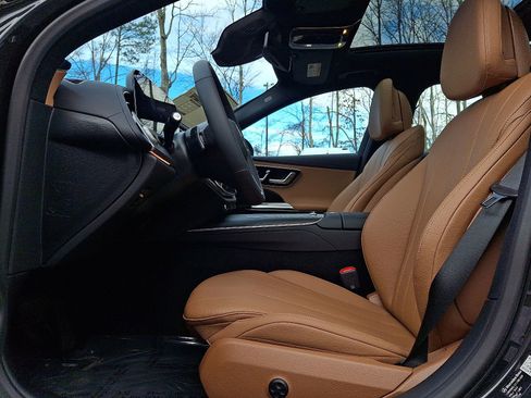 New 2026 Mercedes-Benz E 350 4MATIC Sedan image 9