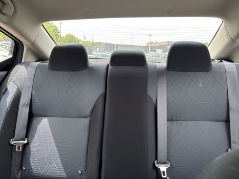 Used 2025 Nissan Versa SV FWD image 33
