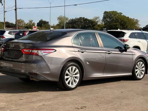 Used 2019 Toyota Camry LE FWD image 3