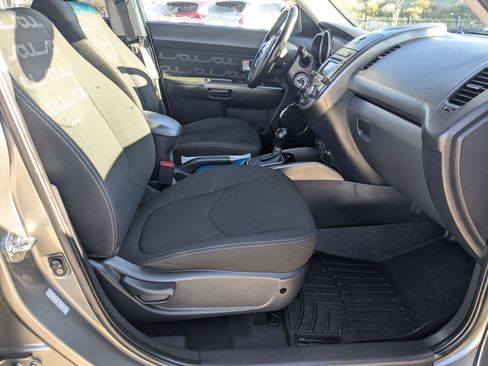 Used 2013 Kia Soul + w/ Audio Pkg image 19