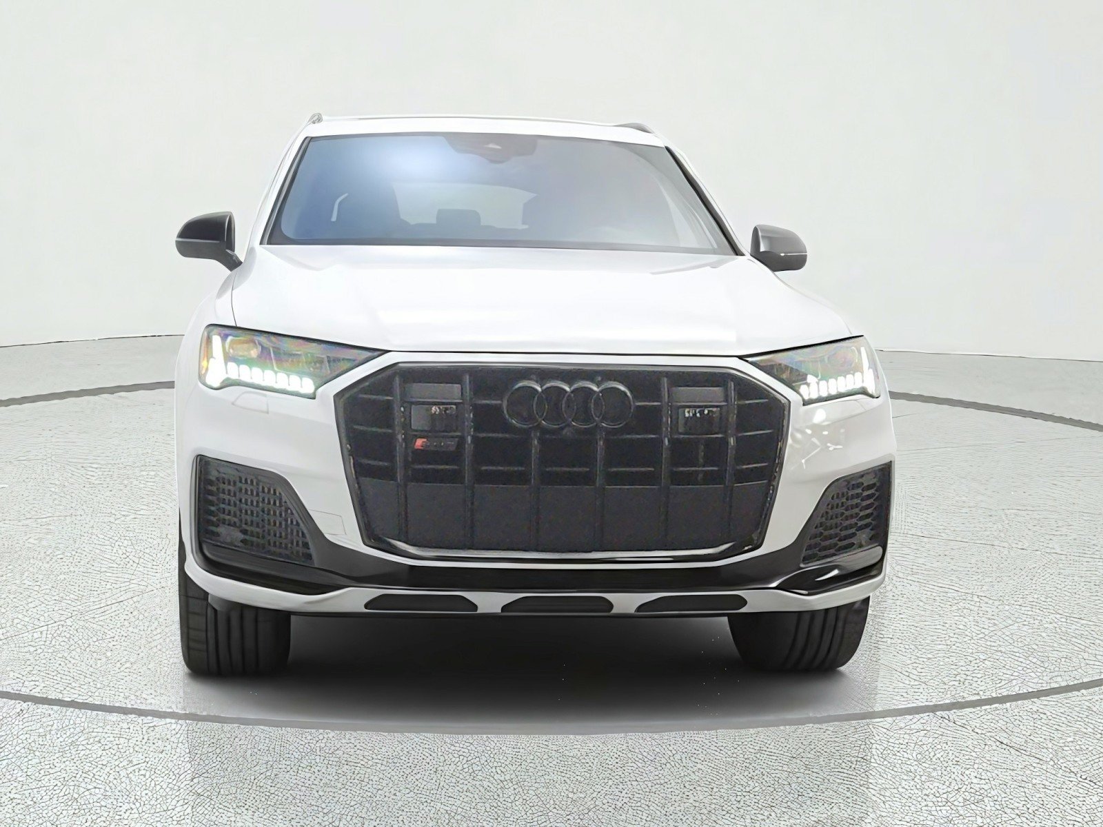 Used 2023 Audi SQ7 Premium Plus w/ Executive Package AWD/4WD image 2