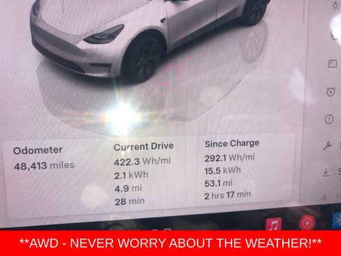Used 2024 Tesla Model Y Long Range AWD/4WD image 2