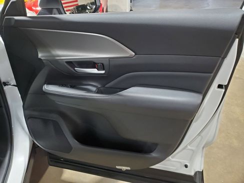 Used 2024 Toyota Grand Highlander XLE image 17