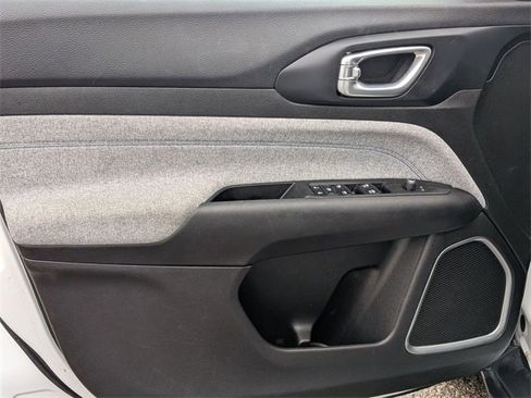 Certified 2024 Jeep Compass Latitude image 14