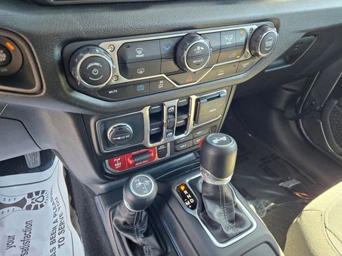 Used 2025 Jeep Wrangler Willys 4xe image 18