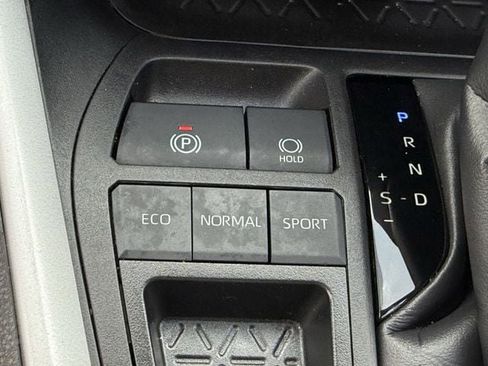 Used 2023 Toyota RAV4 LE FWD image 21