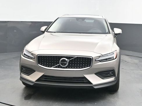 New 2026 Volvo V60 B5 Cross Country Plus w/ Protection Package Premier AWD/4WD image 10