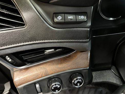 Used 2018 Cadillac Escalade ESV Premium Luxury AWD/4WD image 30