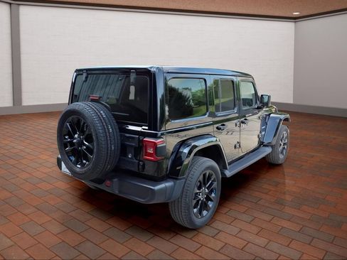 Used 2023 Jeep Wrangler Unlimited Sahara w/ Cold Weather Group AWD/4WD image 5