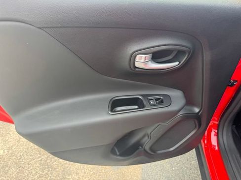 Certified 2023 Jeep Renegade Altitude w/ Convenience Group I AWD/4WD image 18