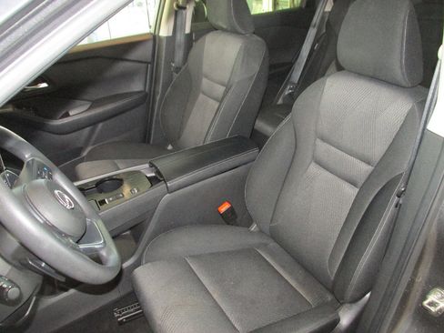 Used 2024 Nissan Rogue SV image 4