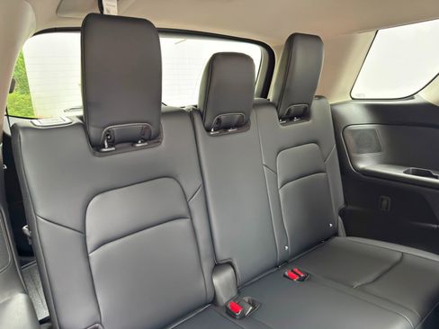 Used 2024 Nissan Pathfinder Platinum FWD image 42