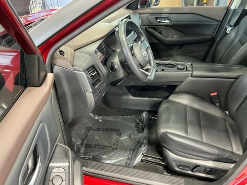 Used 2023 Nissan Rogue SV w/ SV Premium B Package image 5