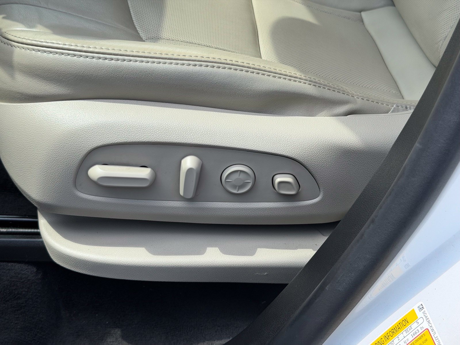 Used 2020 Buick Enclave Premium w/ Sun and Sites Package FWD image 16
