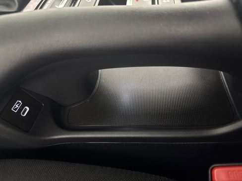 Certified 2025 Honda HR-V LX image 30