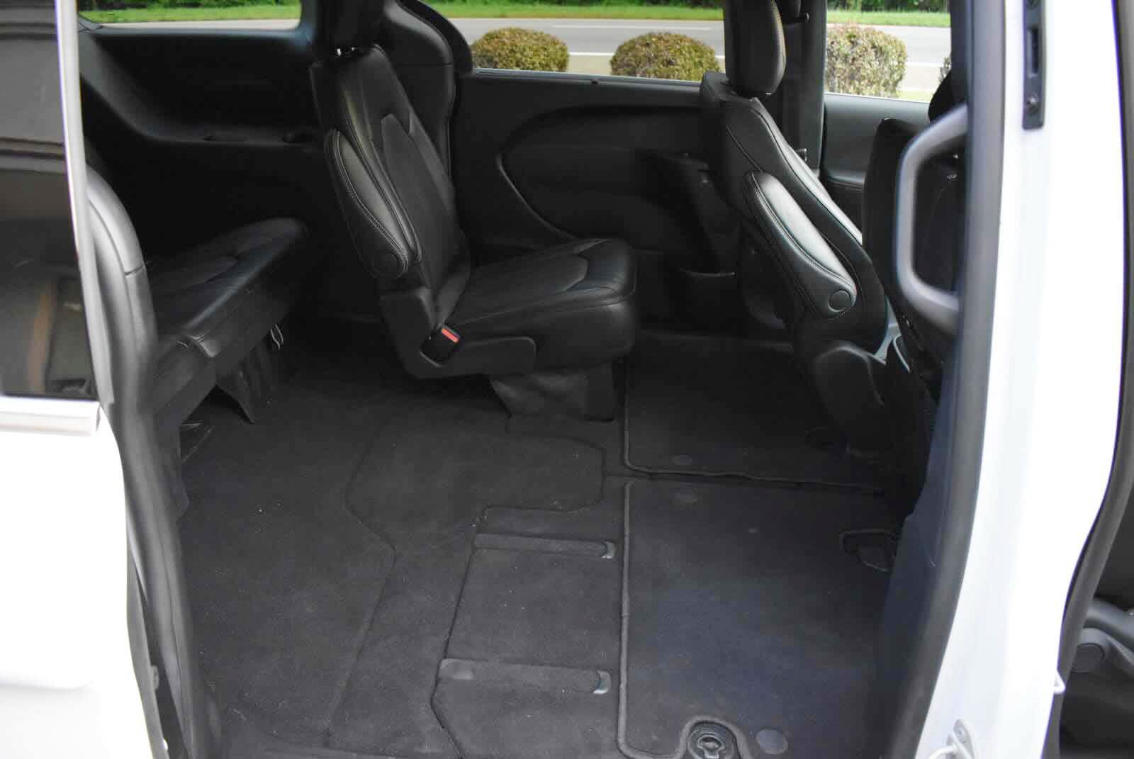 Used 2025 Chrysler Pacifica Select FWD image 51