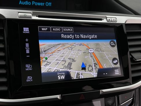 Used 2017 Honda Accord Touring image 3