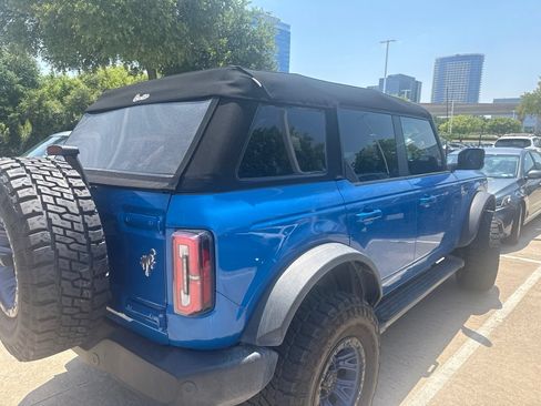 Used 2023 Ford Bronco Outer Banks w/ Sasquatch Package AWD/4WD image 3