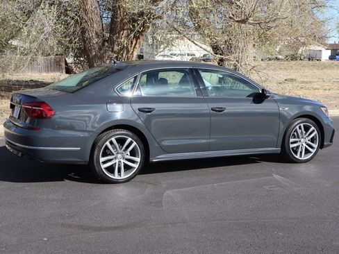Used 2018 Volkswagen Passat 2.0T R-Line image 4
