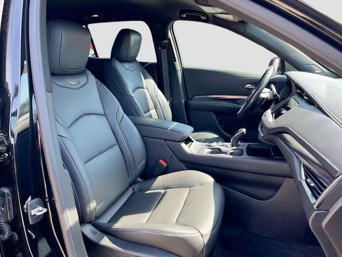 Used 2022 Cadillac XT4 Luxury w/ Cold Weather Package image 32