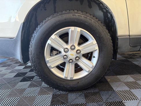 Used 2014 Chevrolet Traverse LT FWD image 25