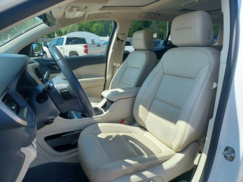 Used 2022 GMC Acadia AWD Denali w/ Denali Ultimate Package image 11