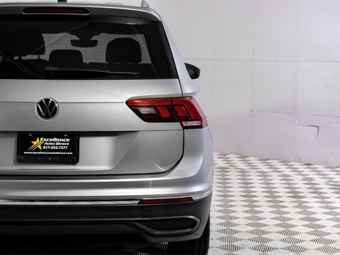 Used 2022 Volkswagen Tiguan SE image 53