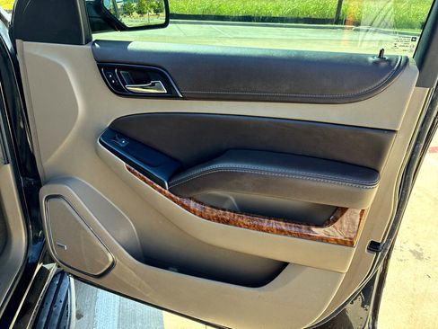 Used 2017 Chevrolet Suburban Premier image 33